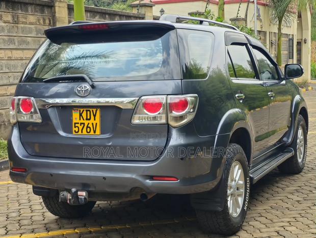 Toyota Fortuner 2.5 D AWD 2013 Gray