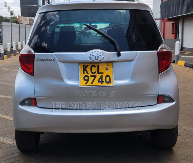 Toyota Ractis 2011 Gray