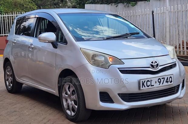 Toyota Ractis 2011 Gray