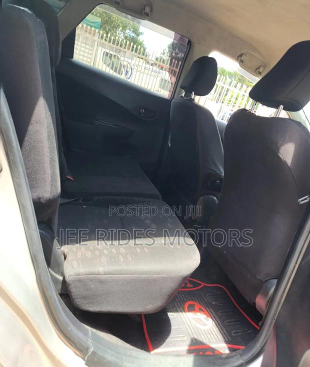 Toyota Ractis 2011 Gray