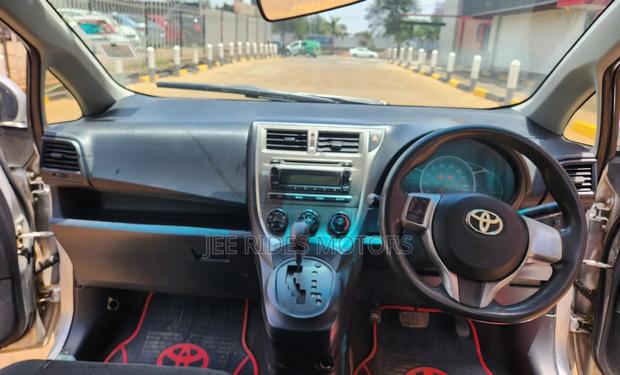 Toyota Ractis 2011 Gray