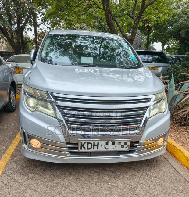 Nissan Elgrand SV Premium 2014 Silver