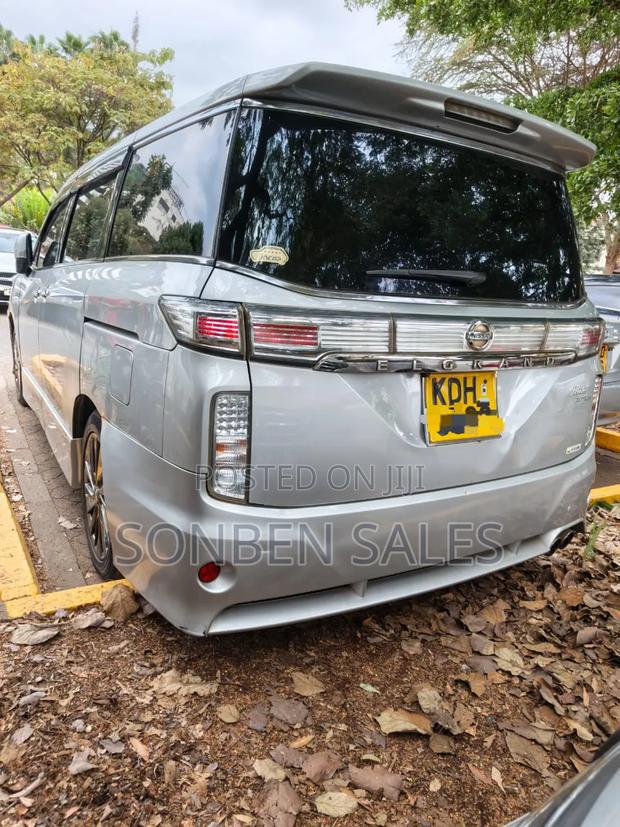 Nissan Elgrand SV Premium 2014 Silver
