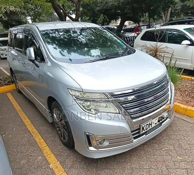 Nissan Elgrand SV Premium 2014 Silver