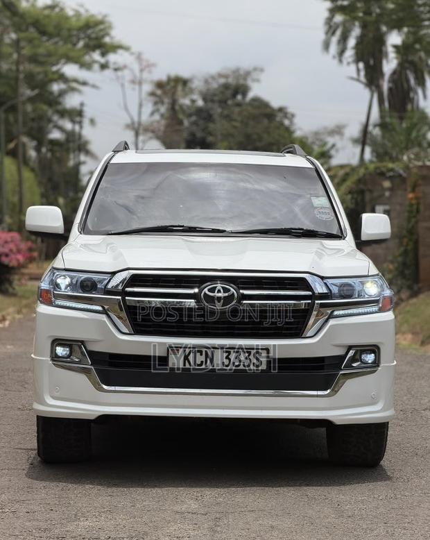Toyota Land Cruiser 2010 White