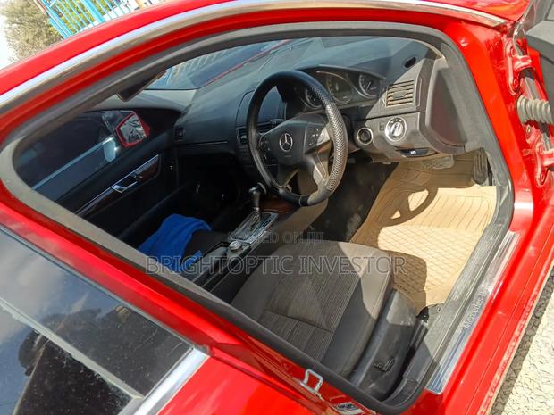 Mercedes-Benz C200 2011