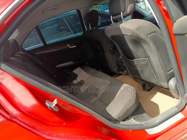 Mercedes-Benz C200 2011