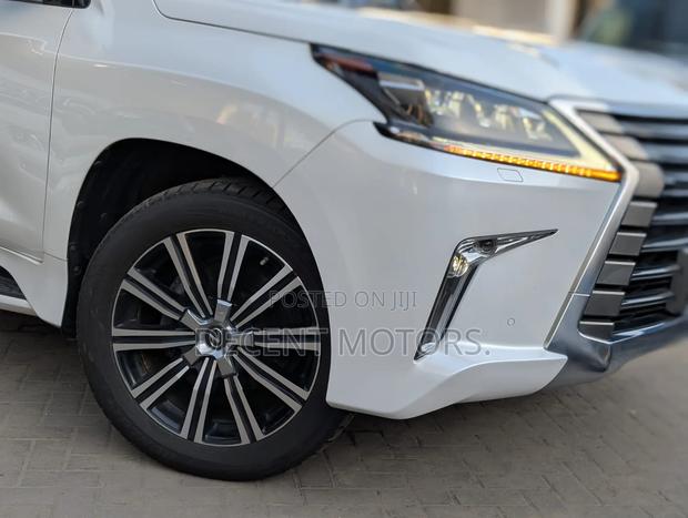 Lexus LX 570 AWD 2020 White