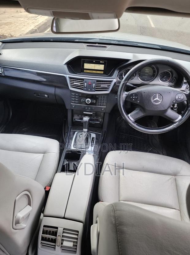 Mercedes-Benz E200 2009 Silver