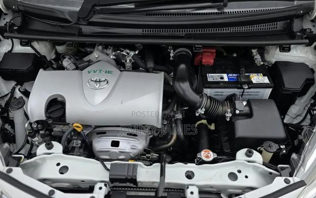Toyota Vitz 1.3 AWD 5dr 2019 White