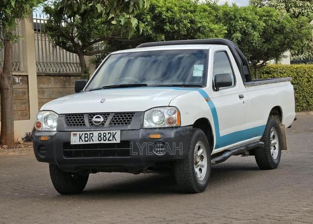 Nissan Hardbody 2011 White