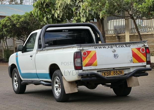 Nissan Hardbody 2011 White