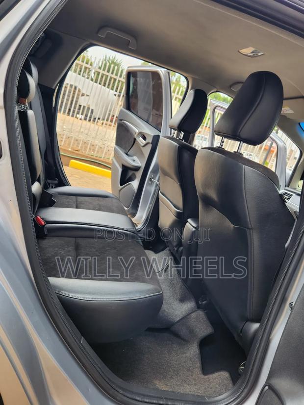 Honda Fit Shuttle 2017 Silver