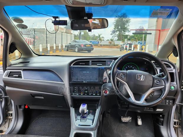 Honda Fit Shuttle 2017 Silver