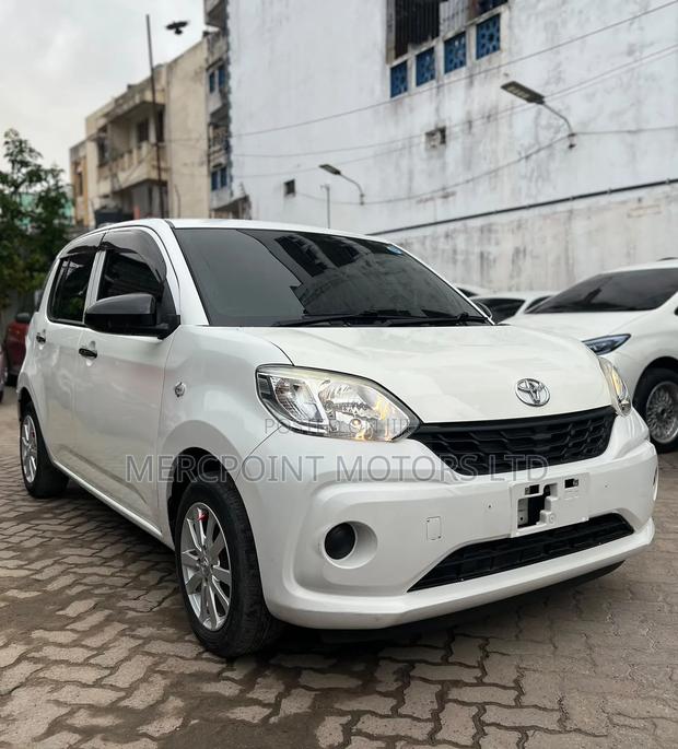 Toyota Passo 2018 Off white
