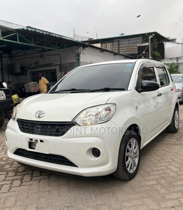 Toyota Passo 2018 Off white