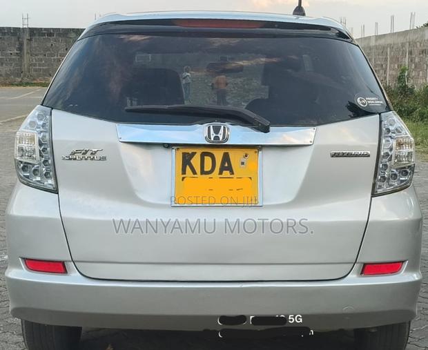 Honda Fit Shuttle 2014 Silver