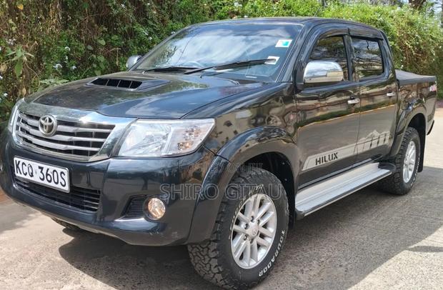 Toyota Hilux 2013 Black