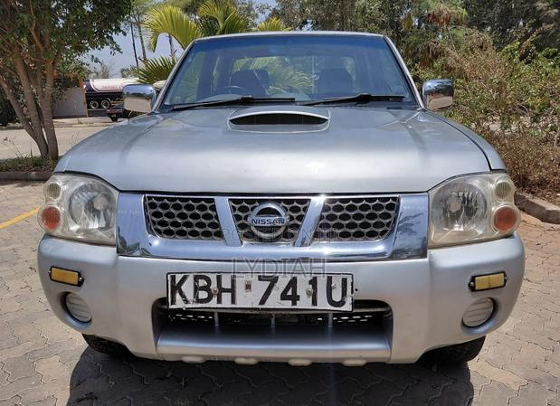 Nissan Hardbody 2005 Silver
