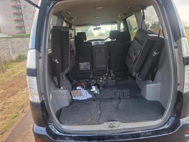 Toyota Voxy X 2WD 8-Seater 2006