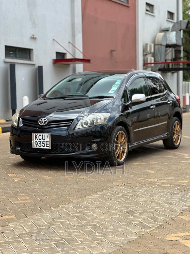 Toyota Auris 2012 Black