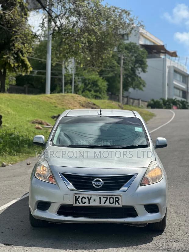 Nissan Latio 1.2 2012 Silver
