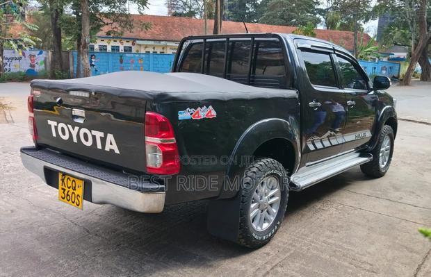 Toyota Hilux 2011 Black