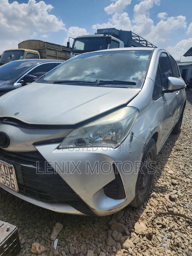 Toyota Vitz 1.0 FWD 5dr 2018 Silver