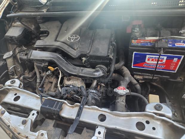 Toyota Vitz 1.0 FWD 5dr 2018 Silver