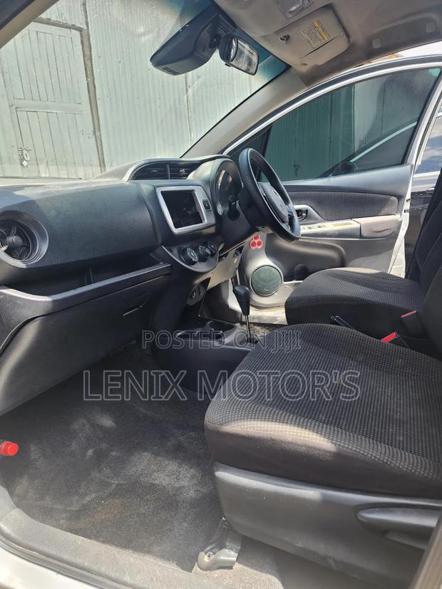 Toyota Vitz 1.0 FWD 5dr 2018 Silver