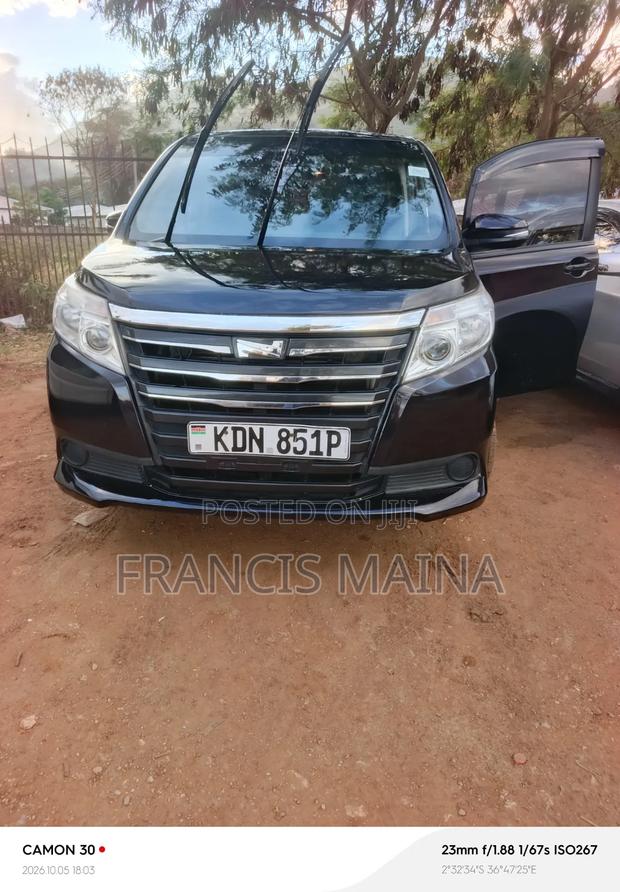 Toyota Noah 2017