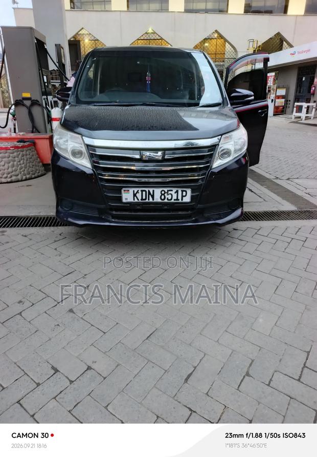 Toyota Noah 2017