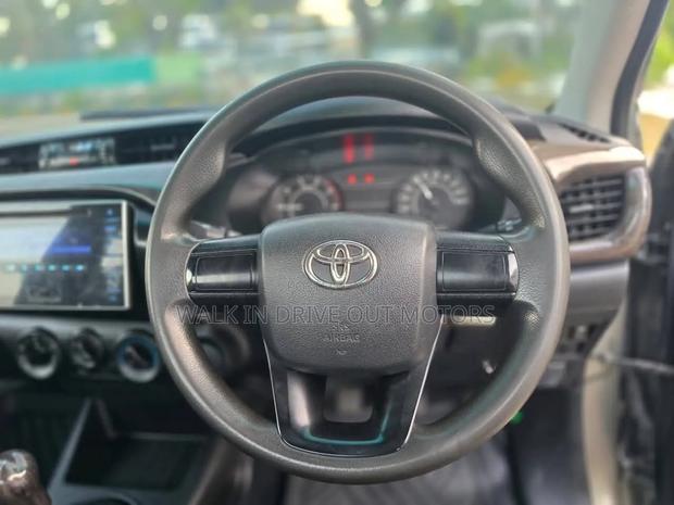 Toyota Hilux 2019 Gray