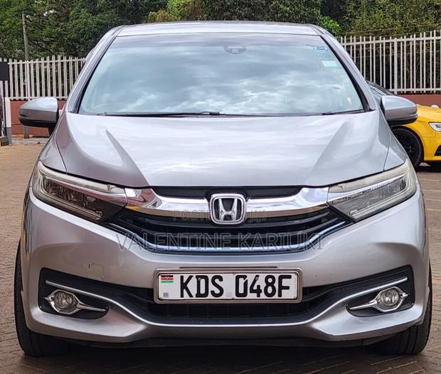 Honda Fit Shuttle 2017 Silver