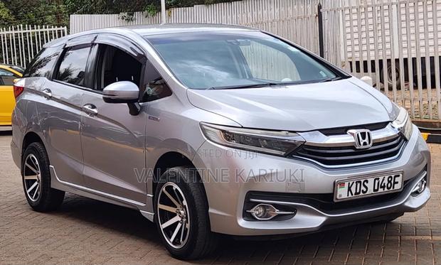 Honda Fit Shuttle 2017 Silver