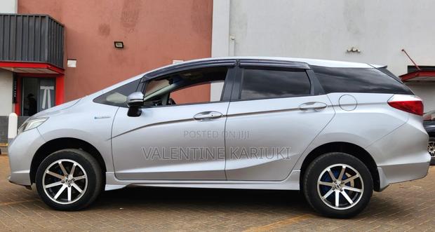 Honda Fit Shuttle 2017 Silver