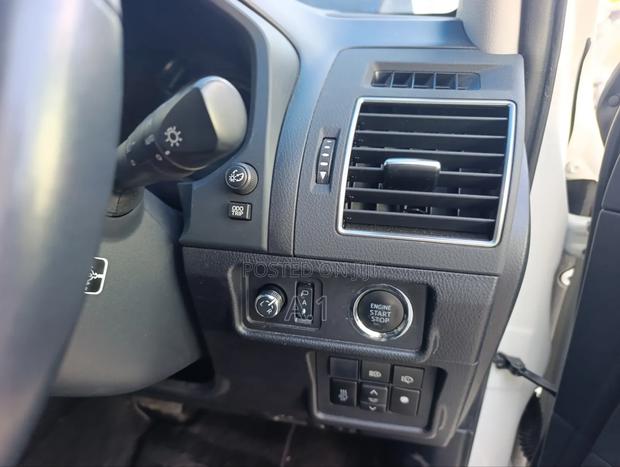 Toyota Land Cruiser Prado 2.8 2019 White
