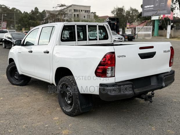 Toyota Hilux Revo Double Cab Deisel 2.4 AWD 2019 White