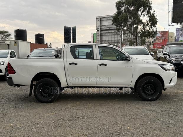 Toyota Hilux Revo Double Cab Deisel 2.4 AWD 2019 White