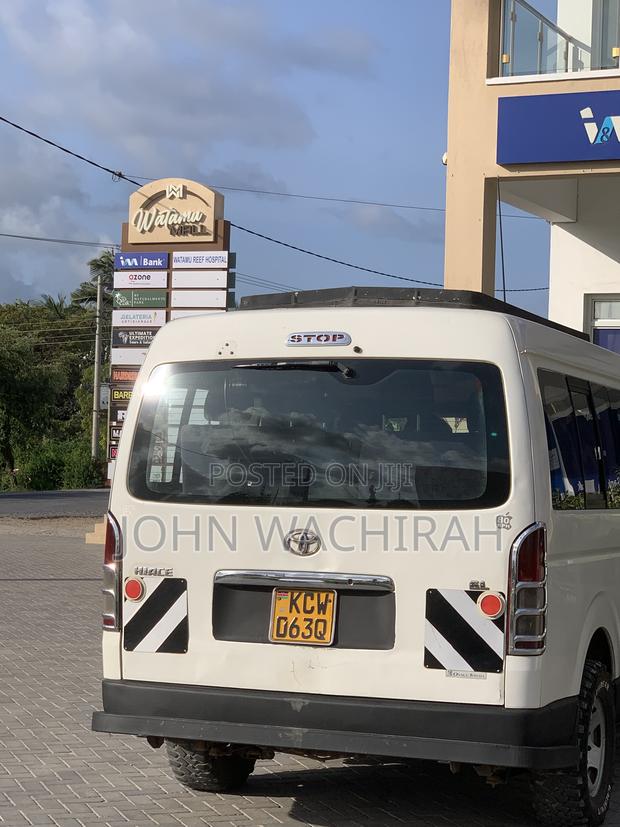 Toyota Grand HiAce 2000 White