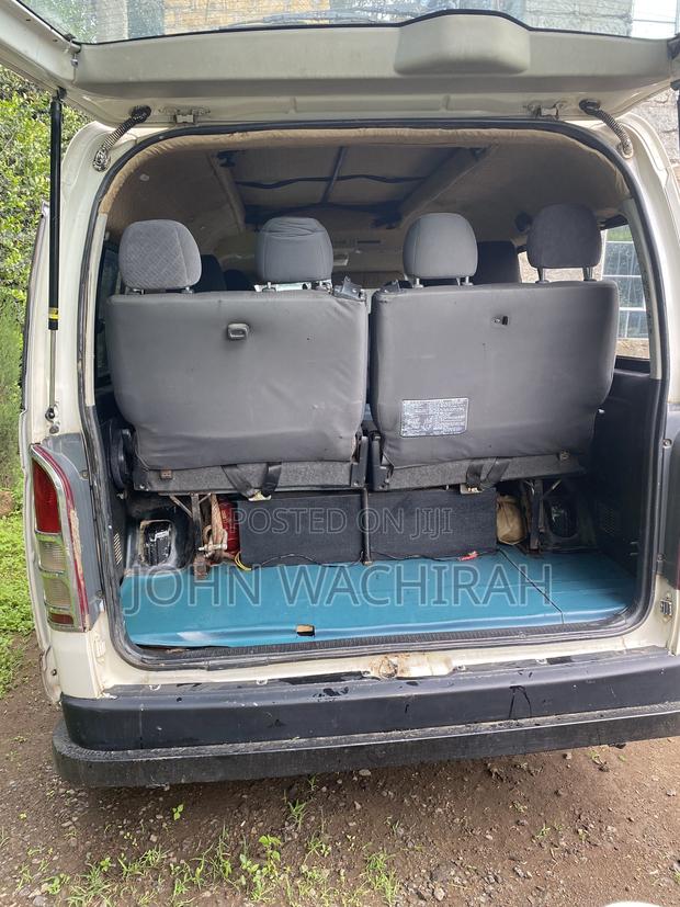 Toyota Grand HiAce 2000 White