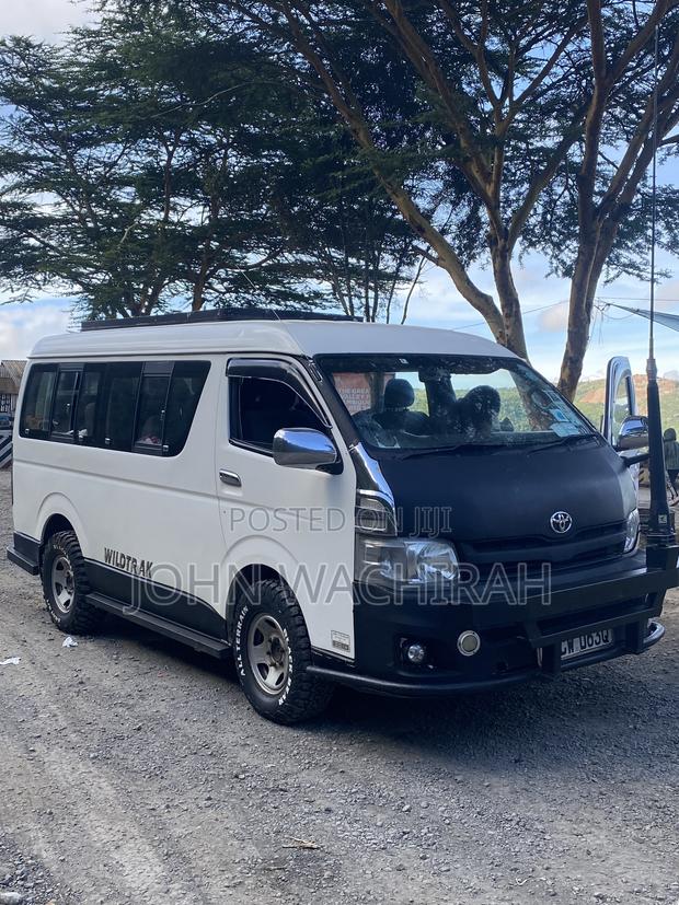 Toyota Grand HiAce 2000 White
