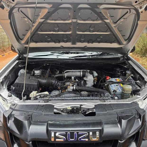 Isuzu D-MAX 2015 Gray