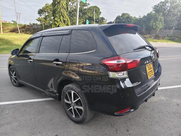 Toyota Corolla Fielder 1.5 Hybrid FWD 2019 Black