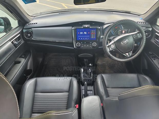 Toyota Corolla Fielder 1.5 Hybrid FWD 2019 Black