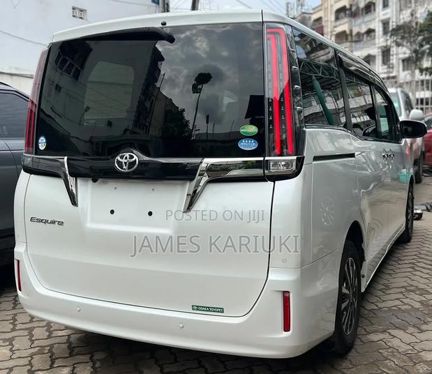Toyota Esquire 2019 White