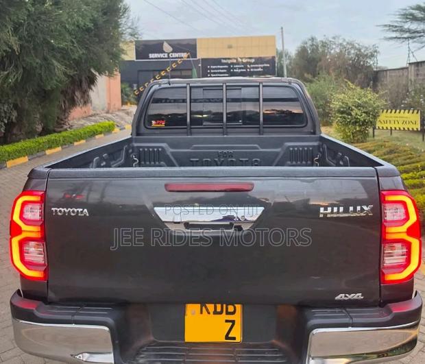 Toyota Hilux 2020 Brown