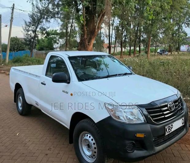 Toyota Hilux 2011 Ivory