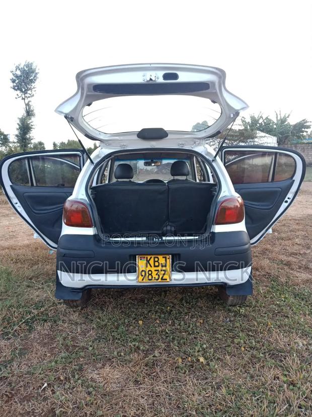 Toyota Vitz 2002 White