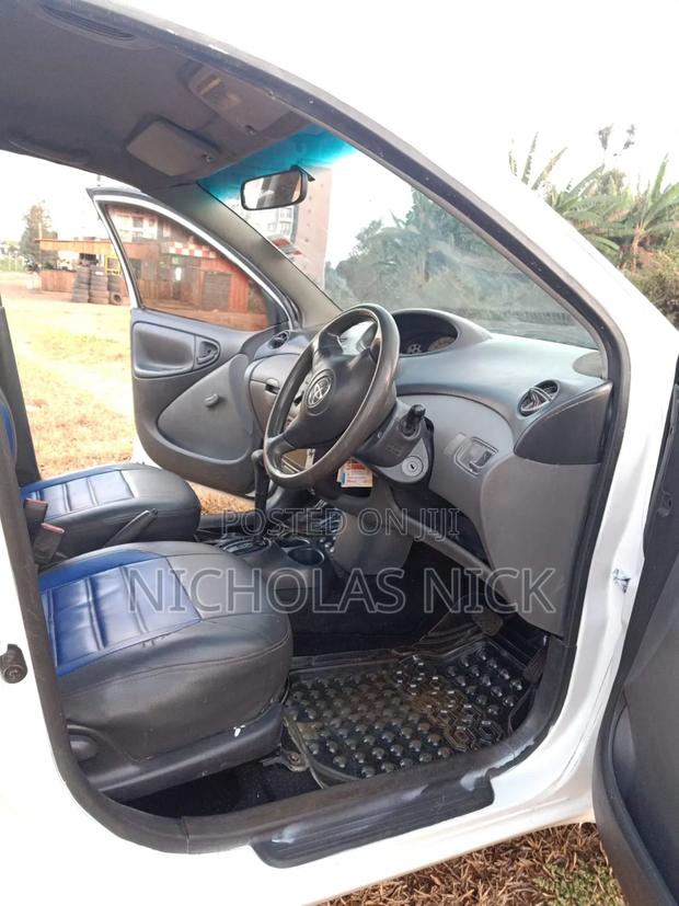 Toyota Vitz 2002 White